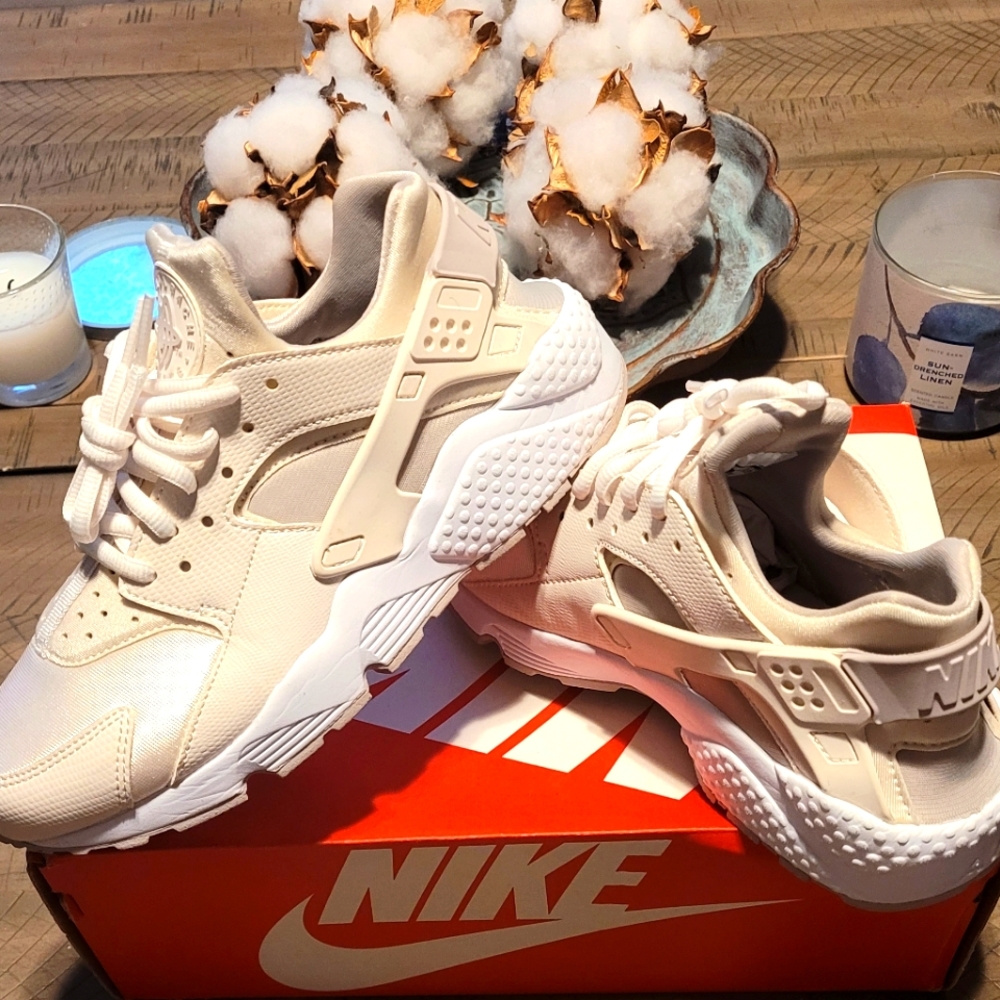 Nike Size 8 Off White